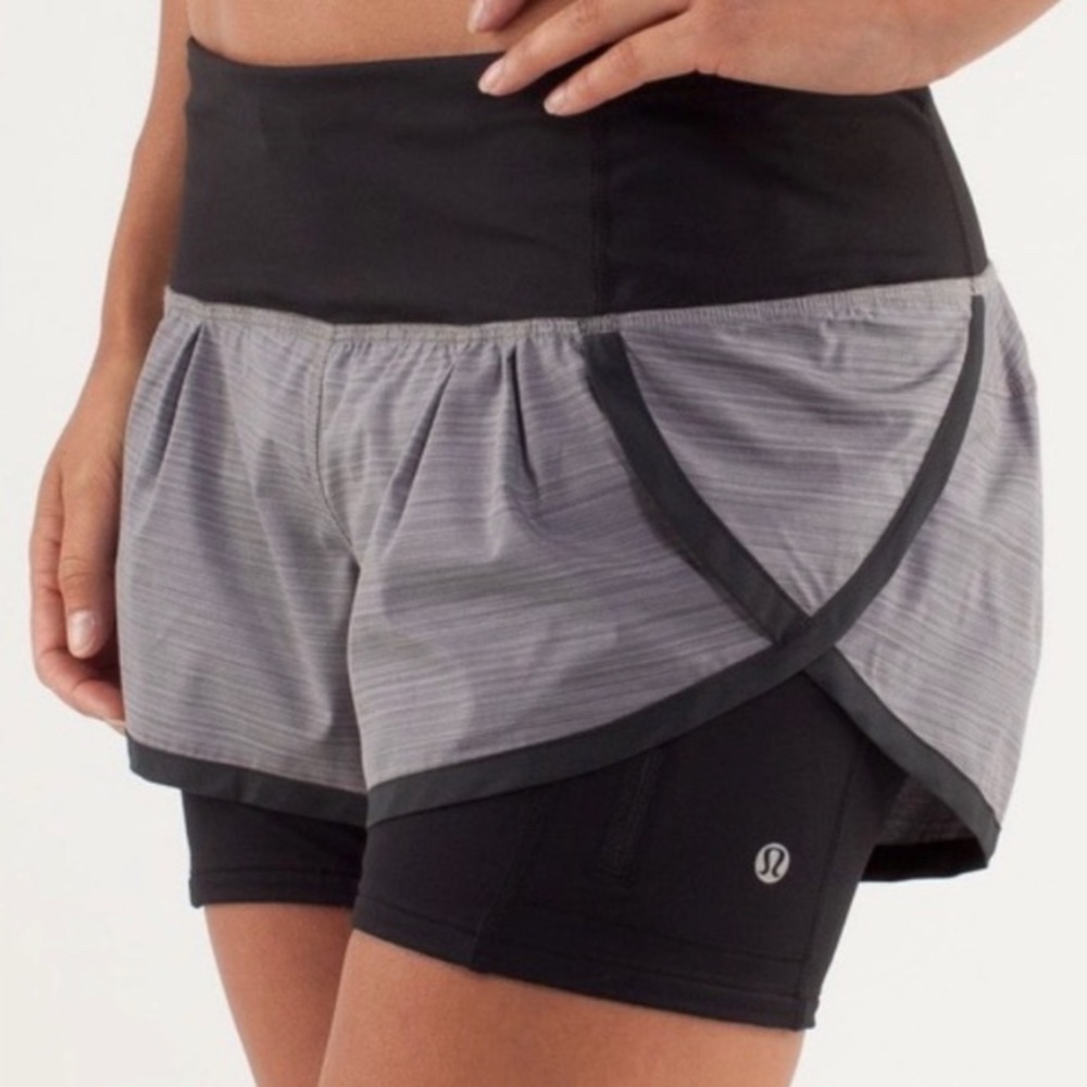 Lululemon Run Speed Squat Shorts 2 in 1 Rare Size 6 Black/Grey (0665)
